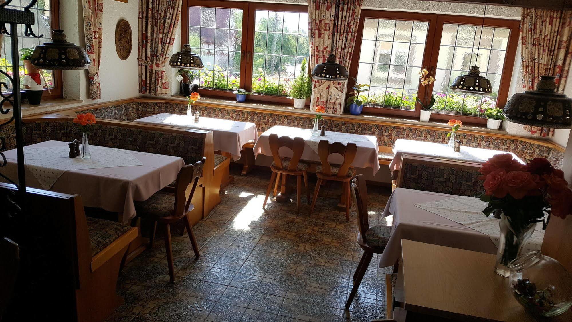 Hotel Gasthof Zum Schwan 라이첼쇼펜 외부 사진
