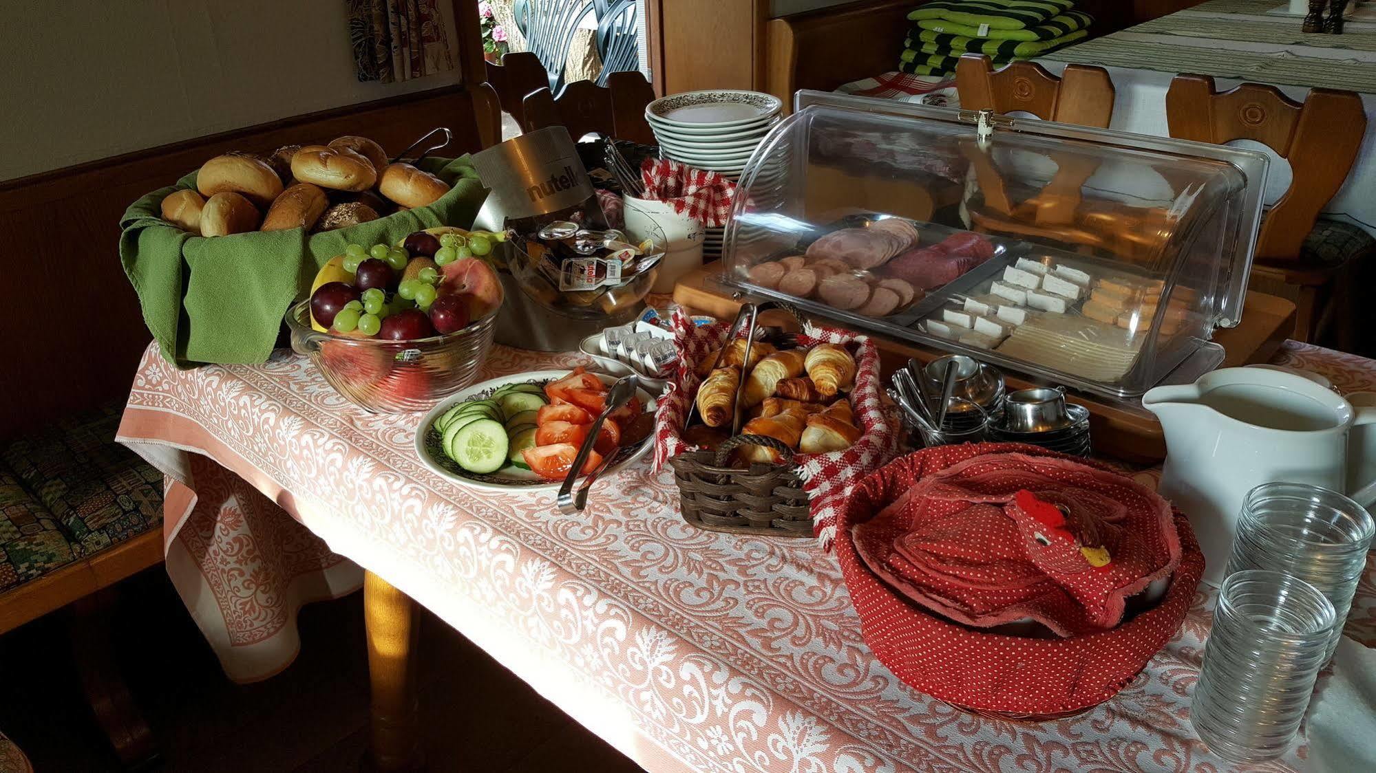 Hotel Gasthof Zum Schwan 라이첼쇼펜 외부 사진